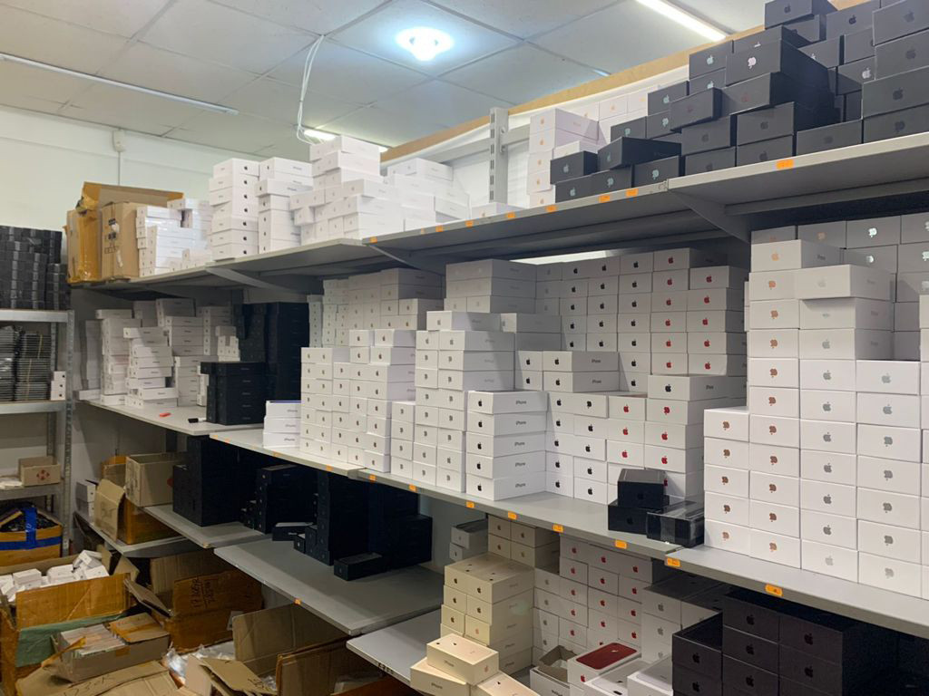 Столичні правоохоронці викрили масштабний збут контрафактної техніки через Інтернет-магазини (ФОТО)