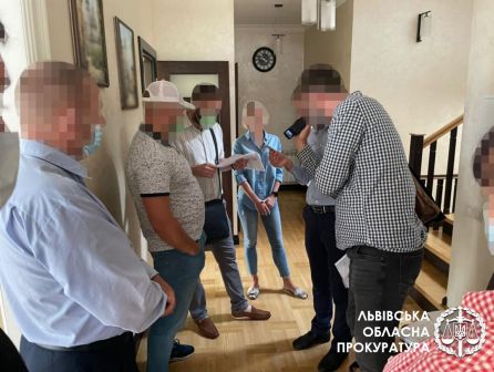 Хабар за перемогу у тендері на 1 млн грн - викрито службовця Львівської залізниці (ФОТО)