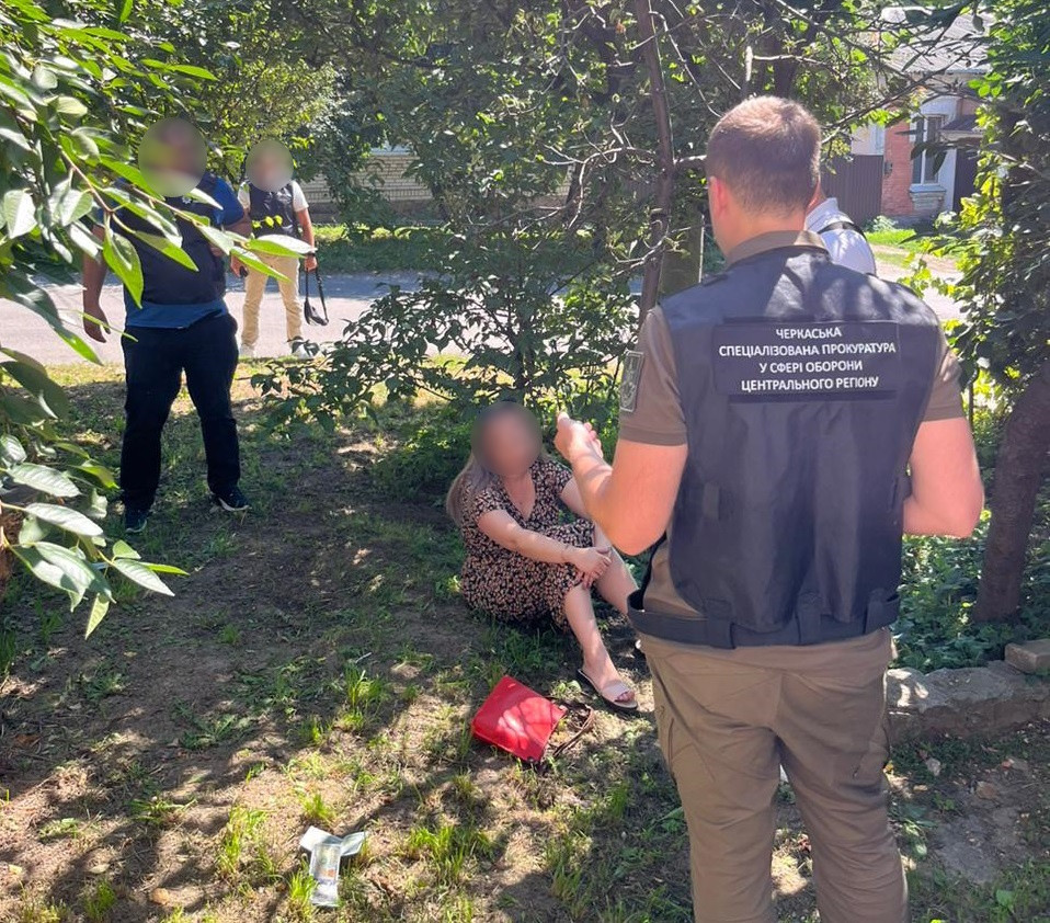 Ухилення від мобілізації за 6200 доларів США – на Черкащині викрито співробітницю військкомату