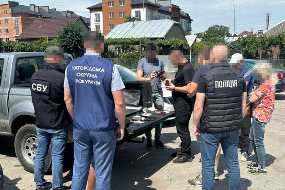 На Закарпатті викрито чергову схему продажу авто, ввезених як гуманітарна допомога для ЗСУ