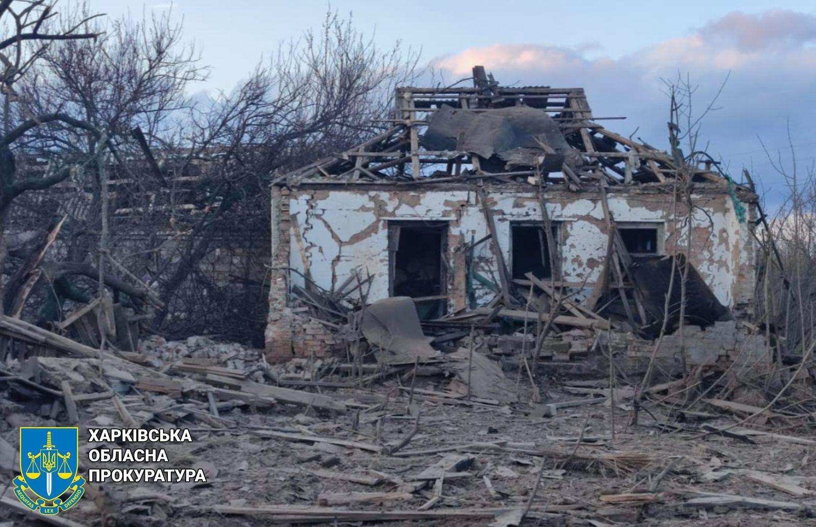 Ворог атакував КАБами село на Харківщині, постраждала літня жінка – розпочато провадження