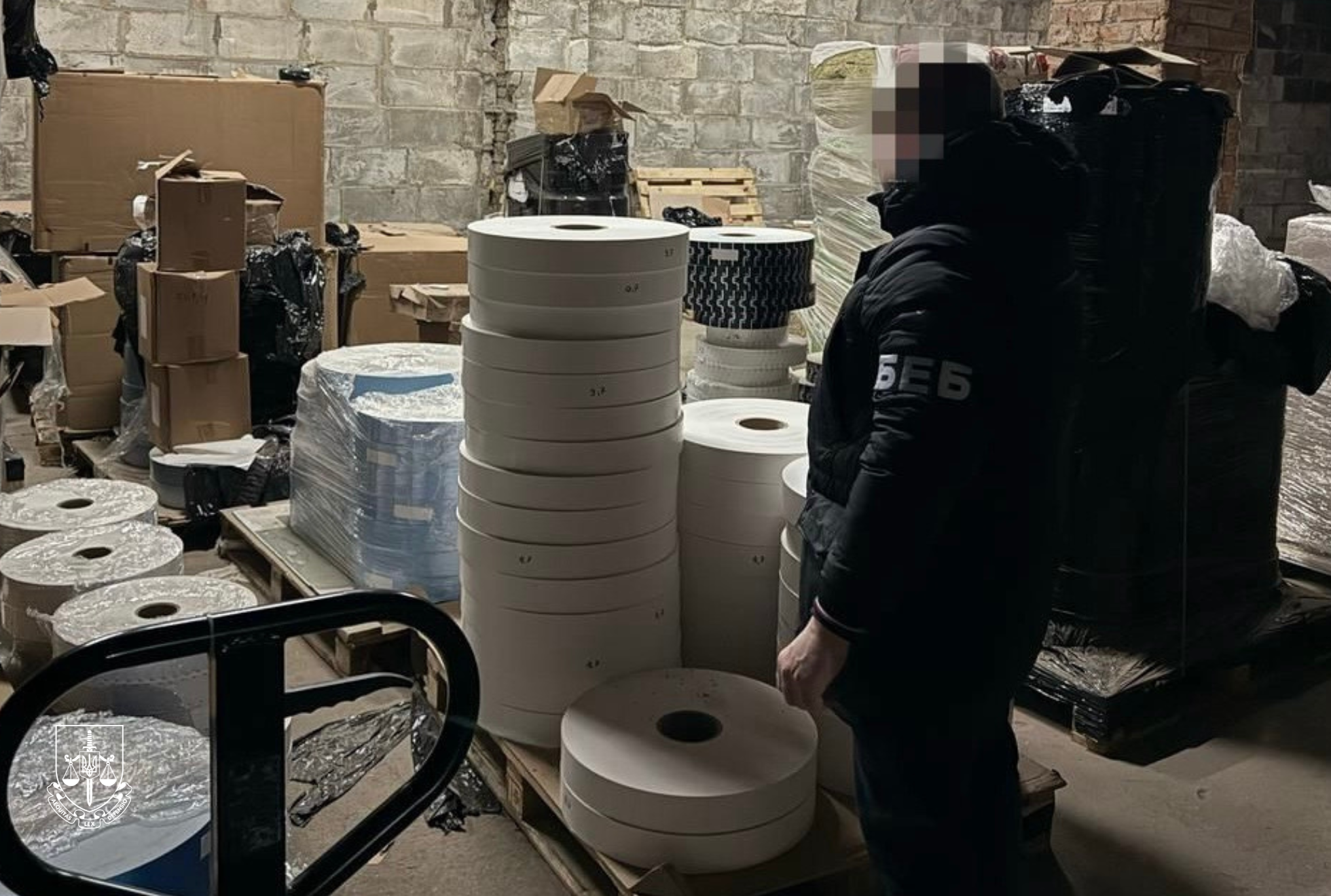 Викрито схему збуту контрафактних цигарок відомих брендів