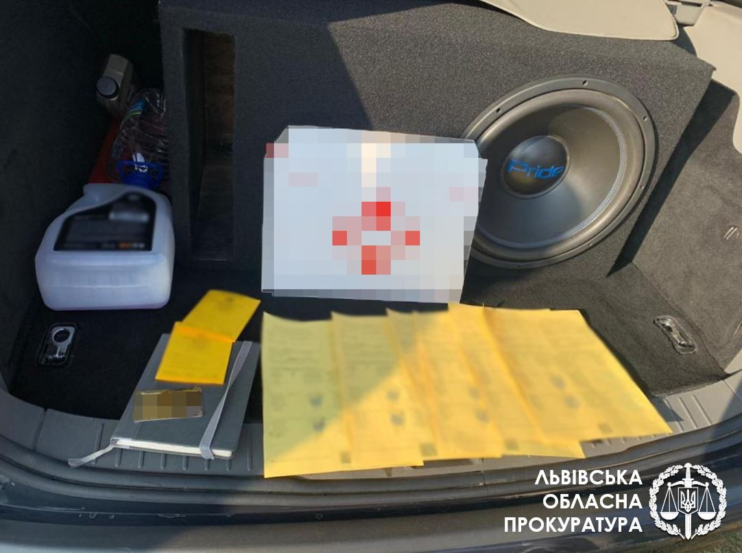У Львові викрито міжнародну схему підробки сертифікатів про вакцинацію від COVID-19 (ФОТО)