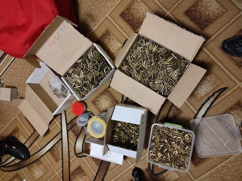 Викрито групу осіб, які виготовляли та збували вогнепальну зброю і бойові припаси