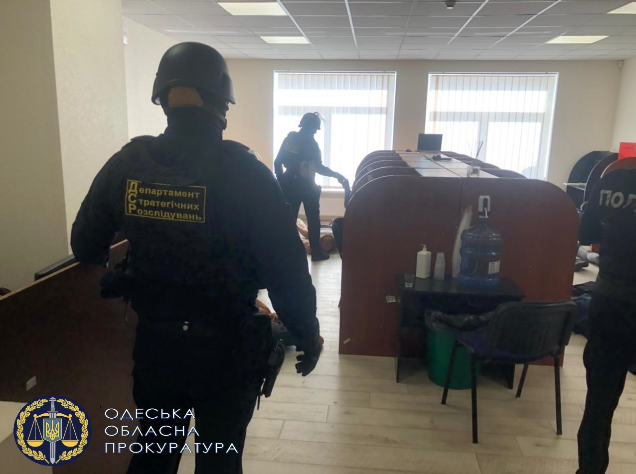 Шахрайство з рахунками вкладників банків з місячним оборотом в 1 млн дол США – викрито фіктивний коллцентр на Одещині (ФОТО)