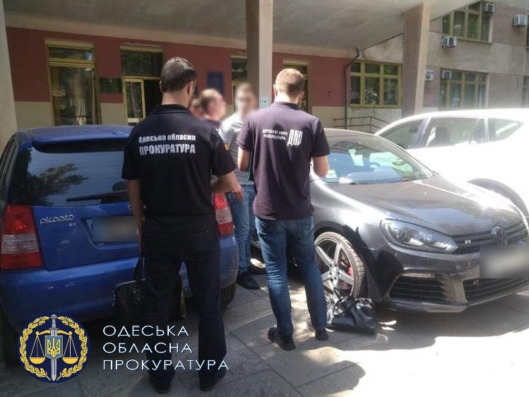 1500 дол США за порушення екологічного законодавства – викрито інспекторів екологічної інспекції на Одещині (ФОТО)