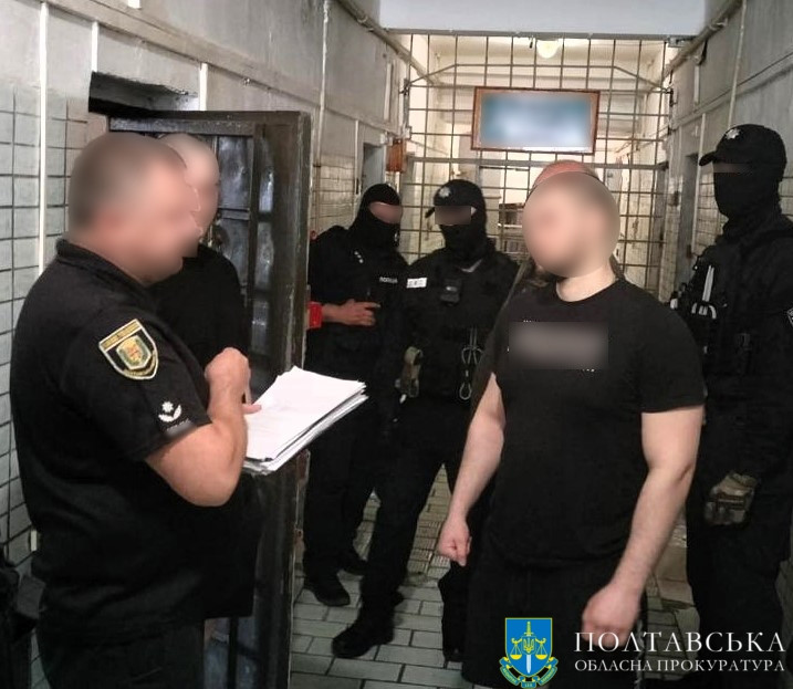 Organization of a staff, drug supply, extortion of fictitious debt - in Poltava region will be tried a group of six persons in charge of "criminal authority"