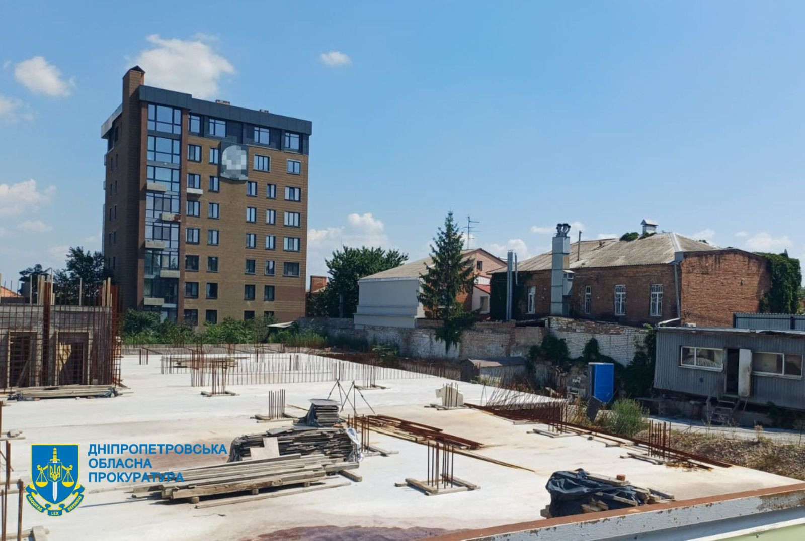 За позовом прокуратури Дніпра припинено незаконне будівництво елітного ЖК у центрі міста