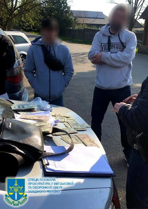 15 тис євро за незаконне переправлення призовників через кордон на Закарпатті – харків'янину повідомлено про підозру