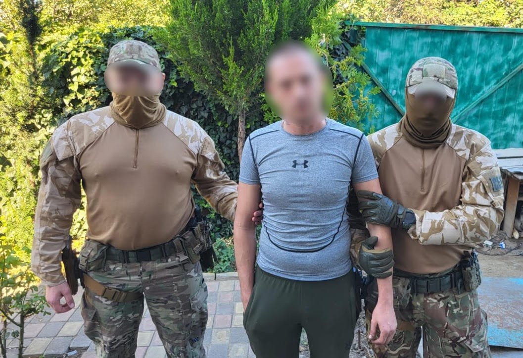 Віддав ворогу матеріальну базу Херсонської дирекції АТ «Укрпошта» -підозрюють місцевого мешканця