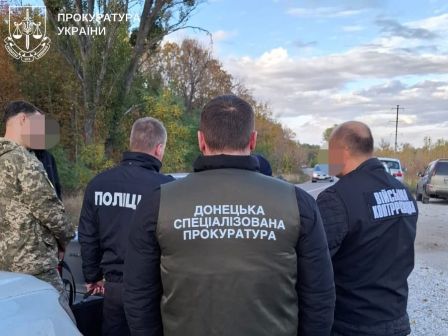 7 thousand dollars for the transfer and 1 million hryvnias for a one-time payment: the official of the military unit was notified of the suspicion