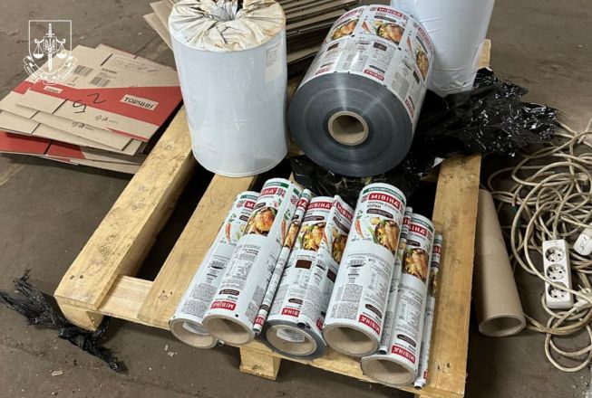 Manufactured and sold counterfeit products of low quality under the guise of Nestle, Mivin and Jacobs. Five persons were notified of the suspicion (specified)