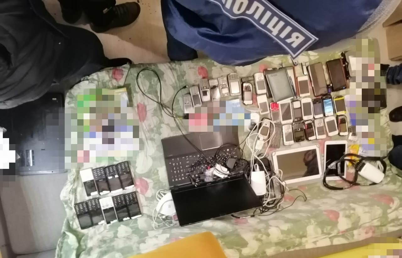 На Київщині викрито підпільне виробництво підробних COVID-сертифікатів та медичних документів (ФОТО)