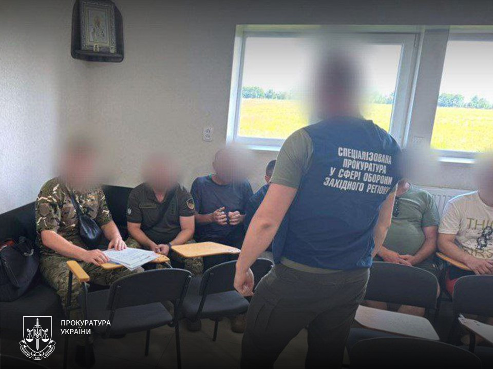 The Special Prosecutor's Office of Prykarpattia sent an indictment to the court against three soldiers for the sale of 5 tons of army diesel fuel