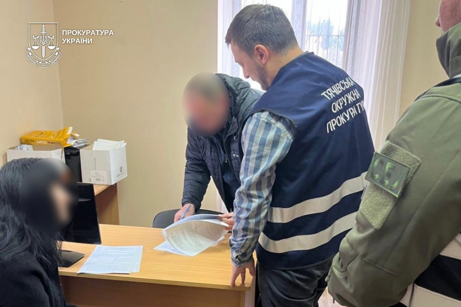 In the Tyachiv region, the management of the local lyceum was exposed, who fraudulently employed teachers in order to issue them with "armor"