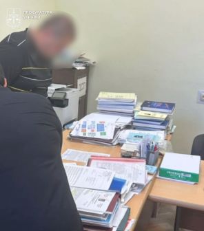 Officials of three universities who sold seats in graduate school were exposed