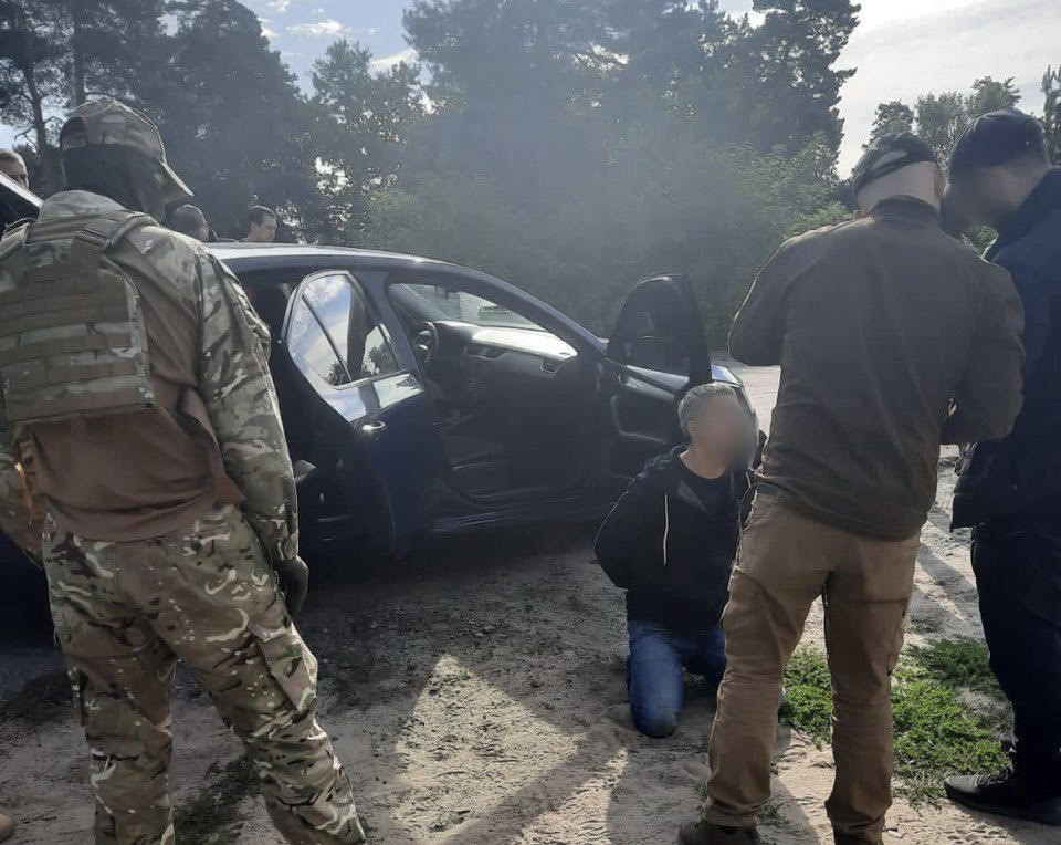 До 10 років ув’язнення засуджено чоловіка, який на замовлення ворога знімав військові об’єкти у Дніпрі