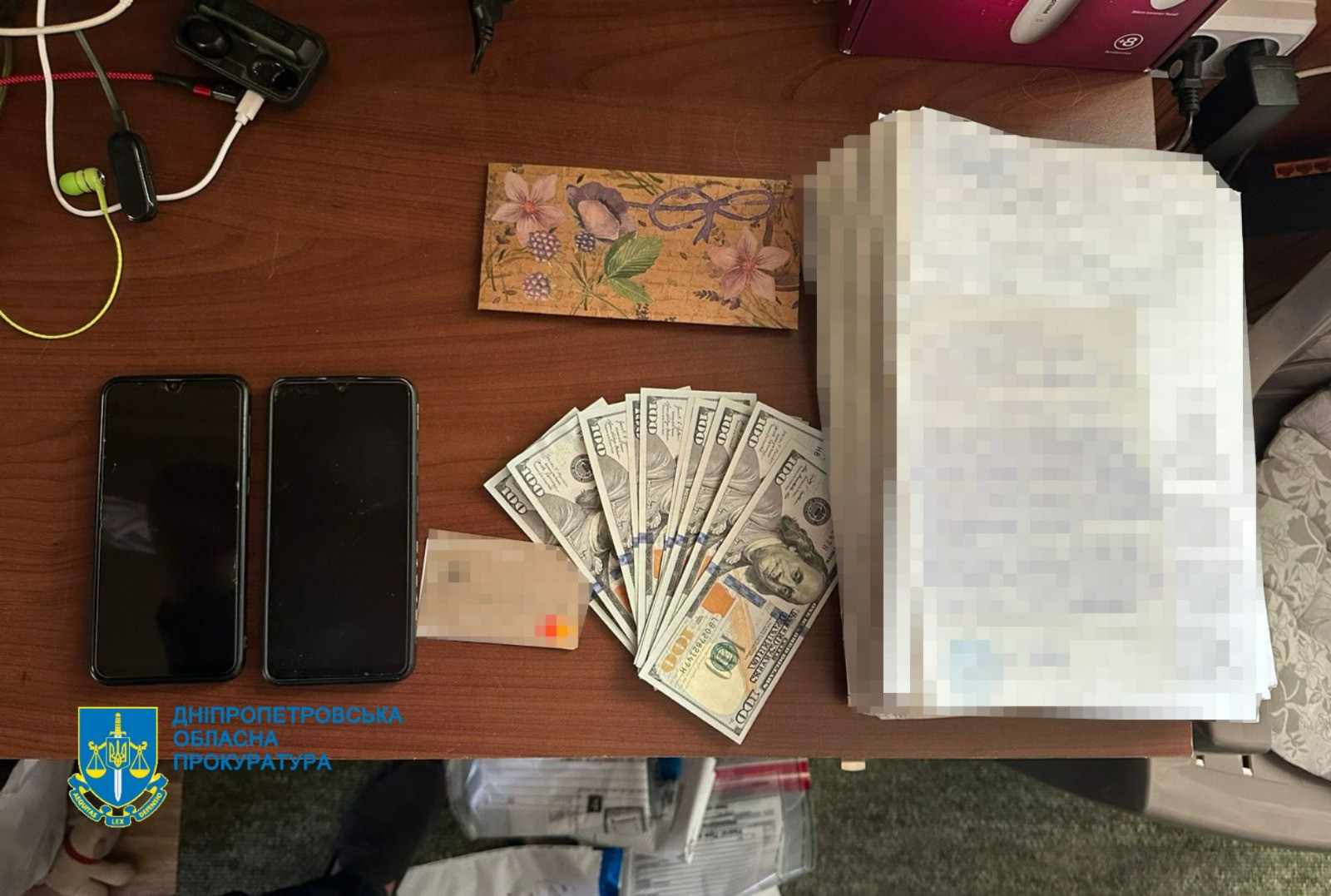 Dnipro prosecutors exposed doctors on a bribe of almost $ 9,000 for fictitious diagnoses to men to assign a disability group