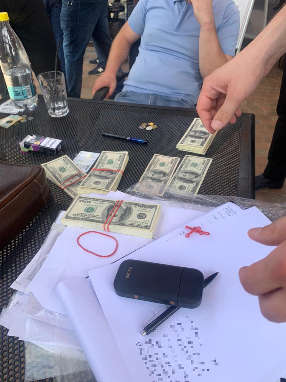 50 тис доларів США за працевлаштування до ДБР – затримано громадянина (ФОТО)