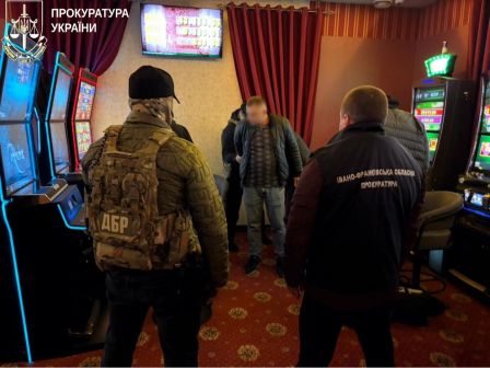 Officials of the Western Interregional Directorate of the LCA of Ukraine for demanding and receiving undue benefit from foreigners are exposed