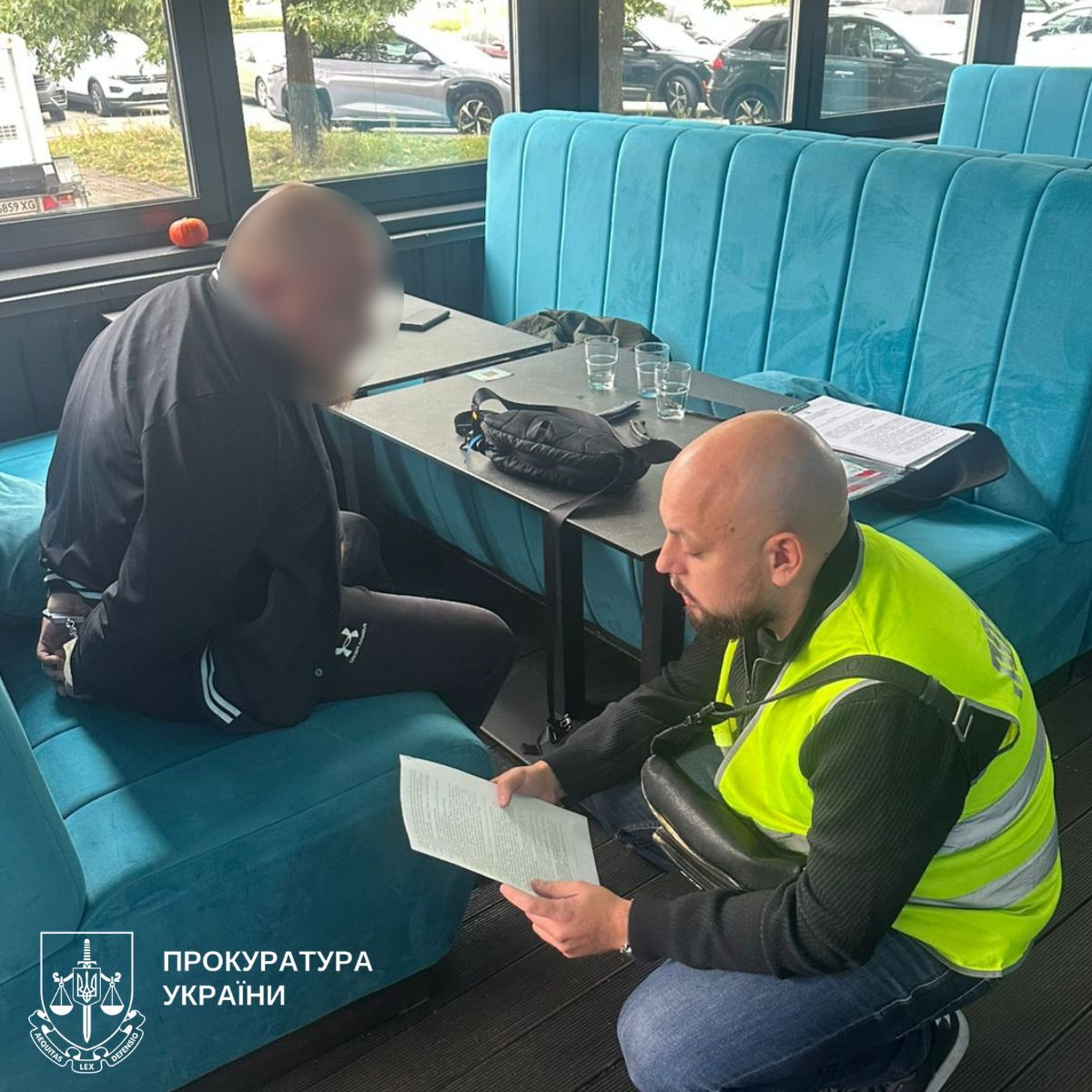 $ 20 thousand The United States for crossing to Romania, $ 13 thousand. US for a fictitious employment for the sake of booking - two organizers of illegal schemes of earnings were detained in Kiev