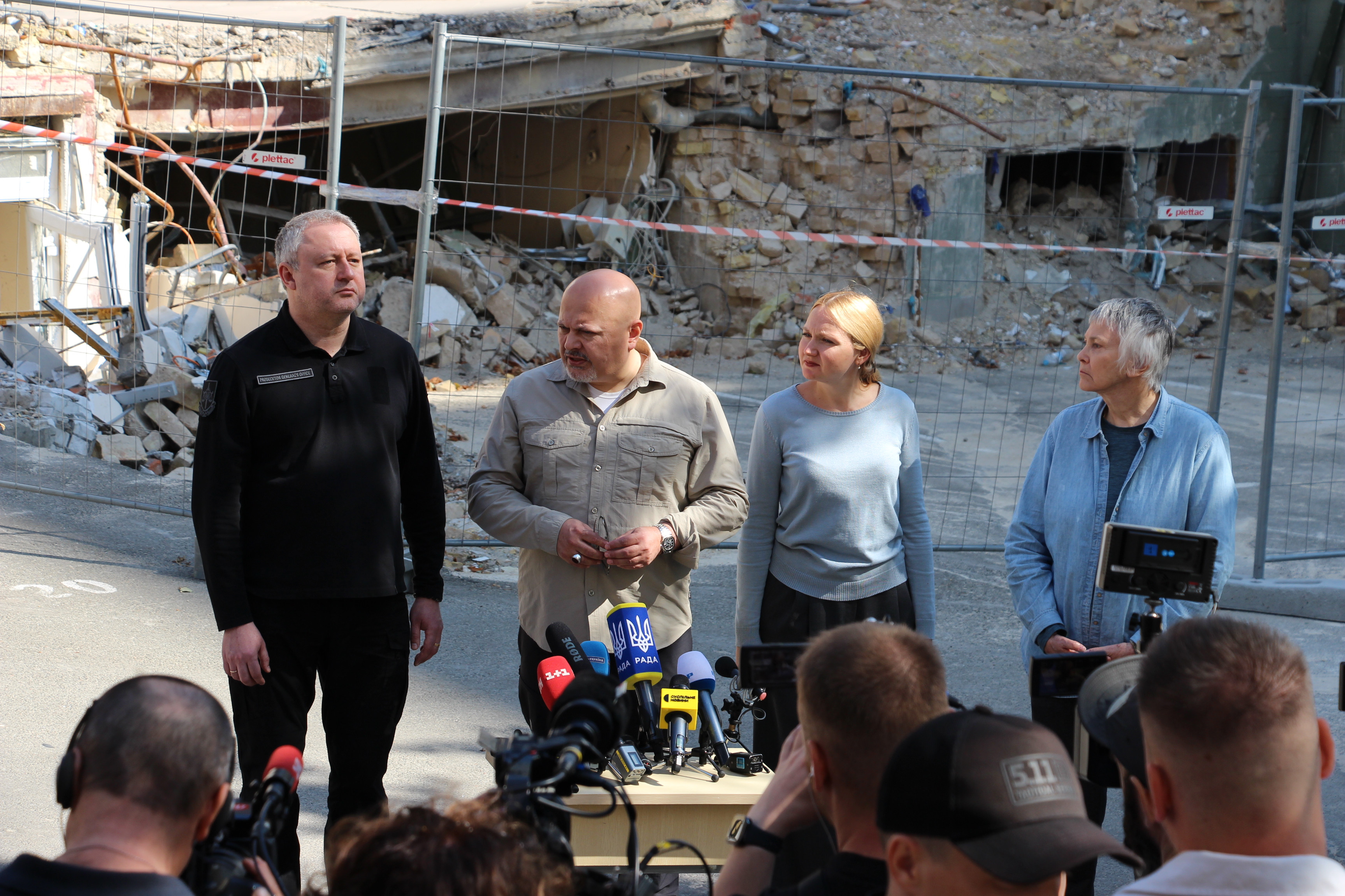 Брифінг Генпрокурора Андрія Костіна та Прокурора МКС Каріма Хана