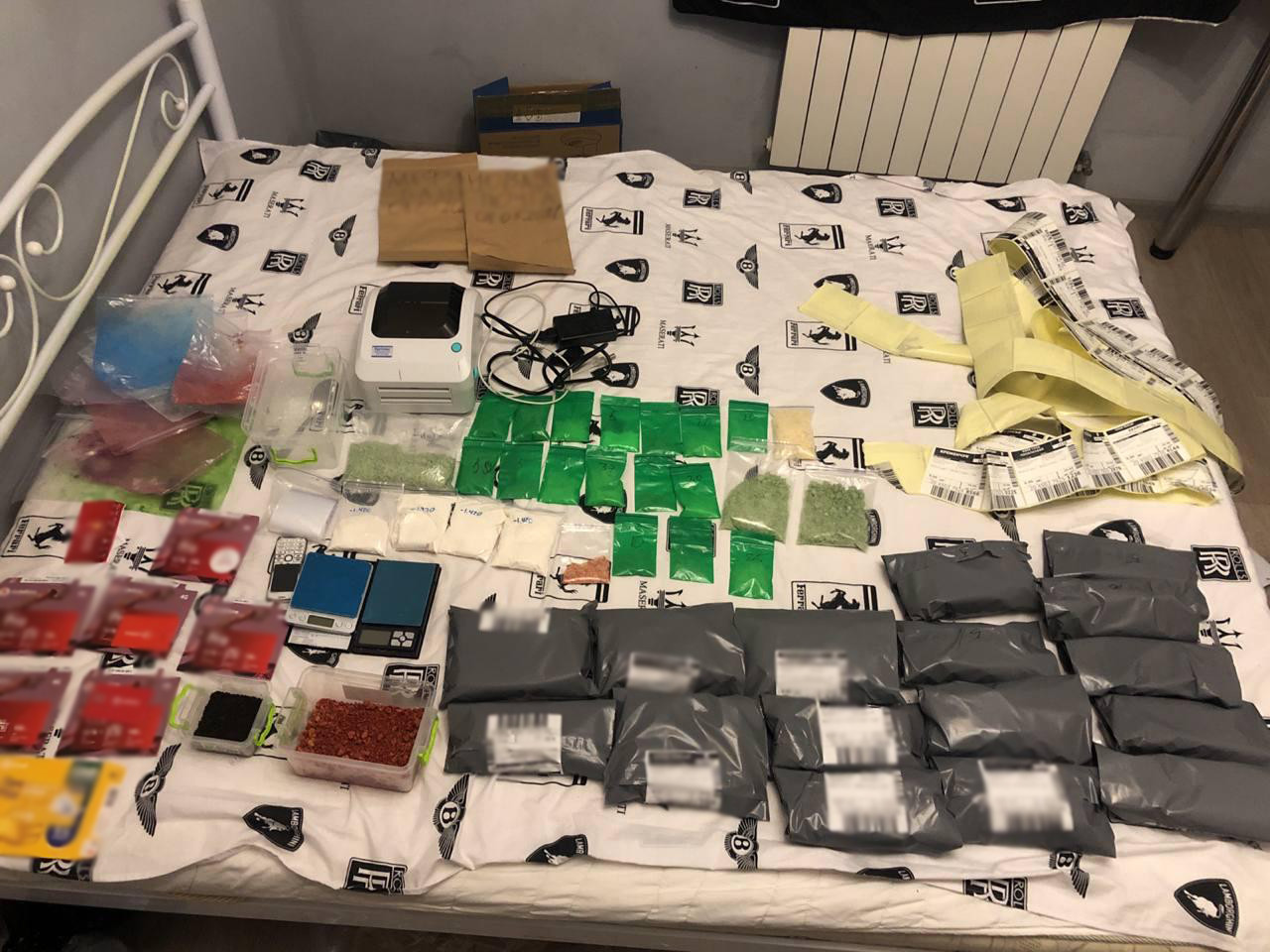 Столичні правоохоронці викрили нарколабораторію з потужністю виготовлення до 150 кг психотропних речовин на місяць (ФОТО)