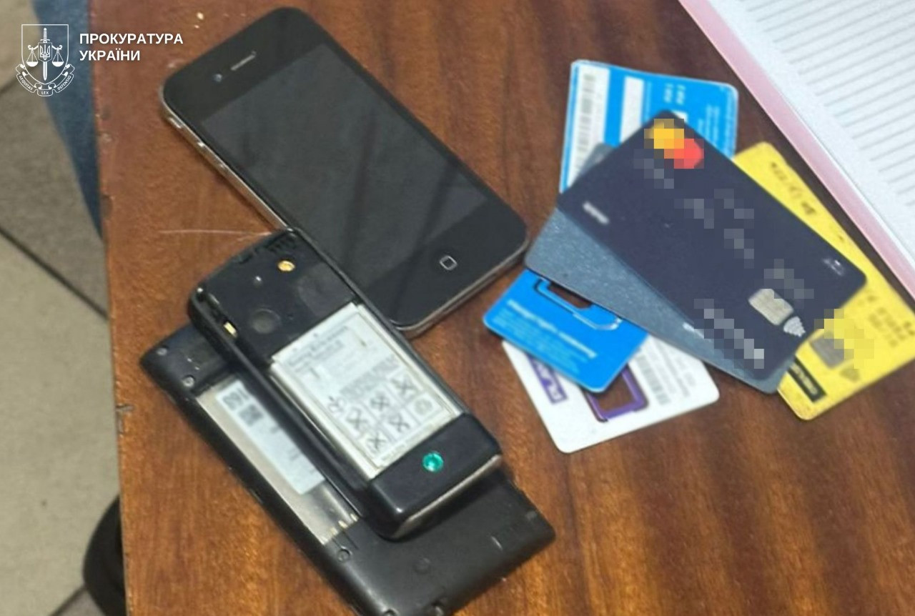 The prosecutors of the Lviv region exposed three members of the criminal group who acted on behalf of the Bank's Security Service