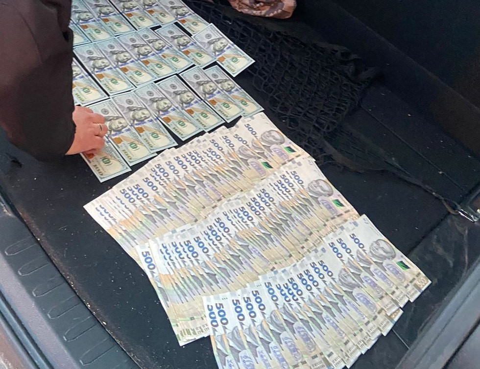 Керівництво Житомирської митниці викрито на систематичному хабарництві за безперешкодне оформлення товару