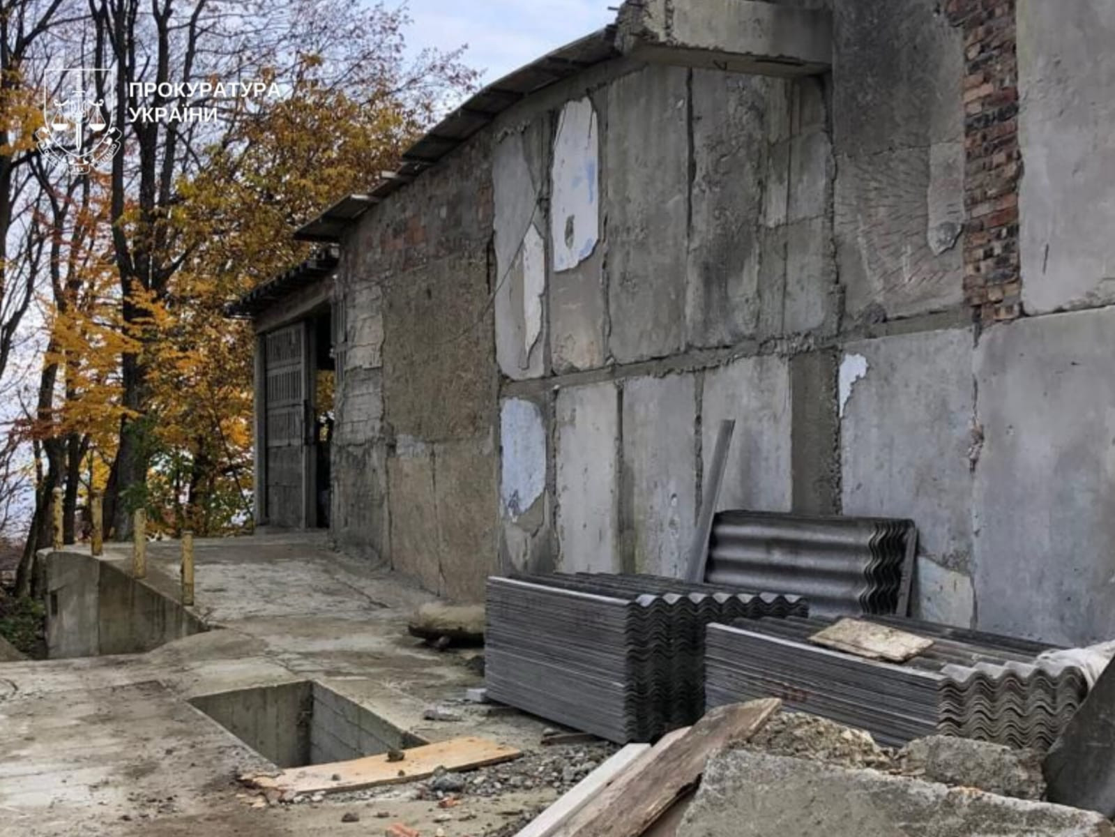 Illegal construction on the lands of the community and the nature reserve fund: a former official of the fiscal service is suspected