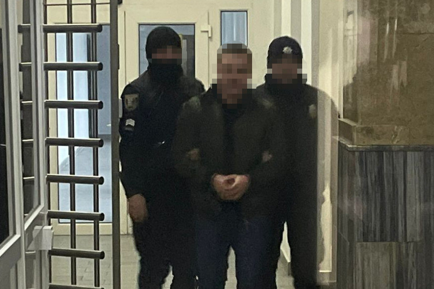 На Закарпатті двох депутатів та підрядника підозрюють у заволодінні під час війни 3,7 млн грн на ремонті системи опалення у школі