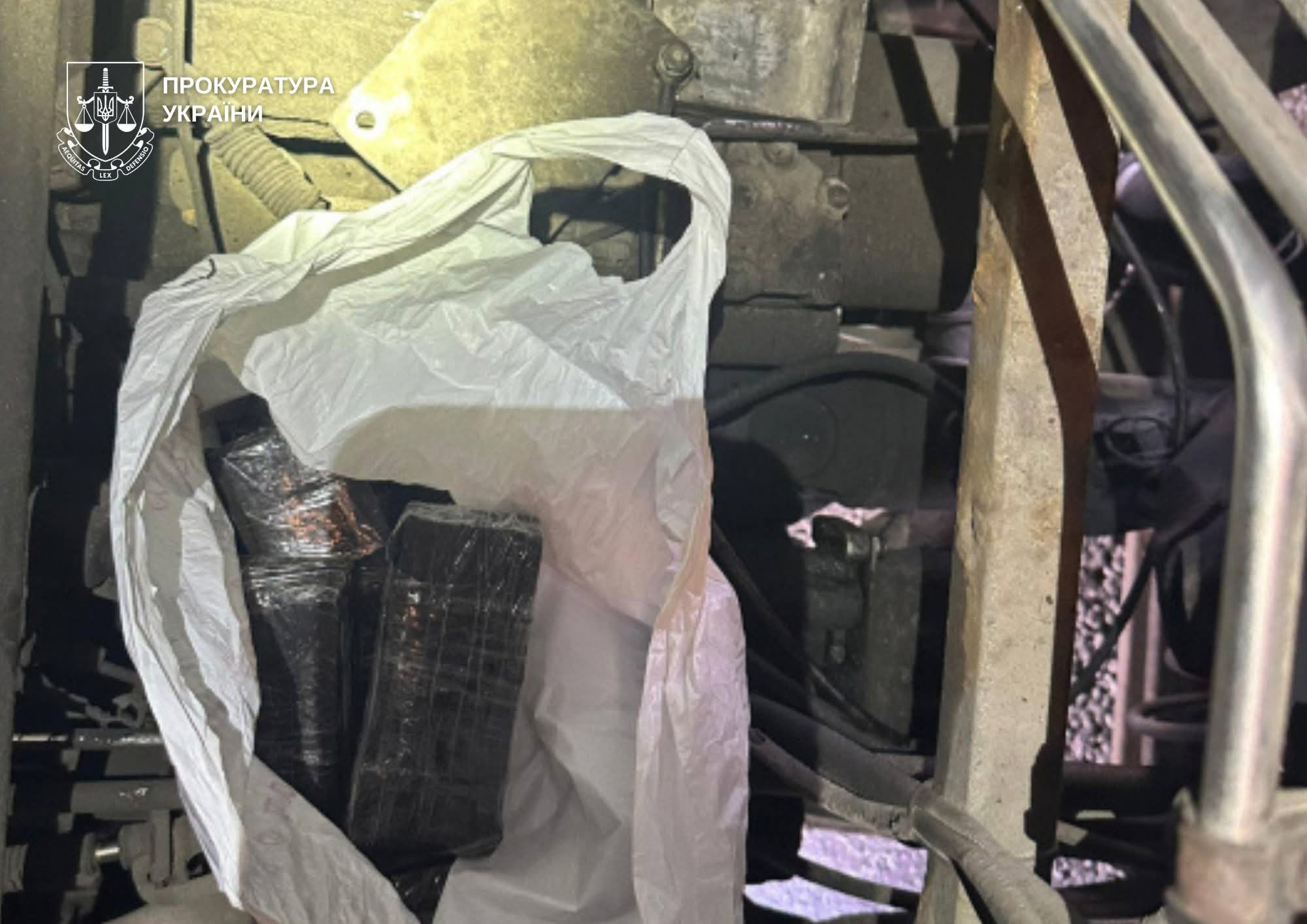 At the border with Romania, an attempt to export $ 260 thousand. US cash: will judge a foreigner