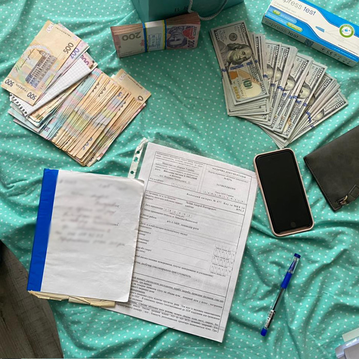 Вимагання хабарів за присвоєння групи інвалідності ветеранам АТО та ООС – викрито голову міжрайонної МСЕК та спільників (ФОТО)