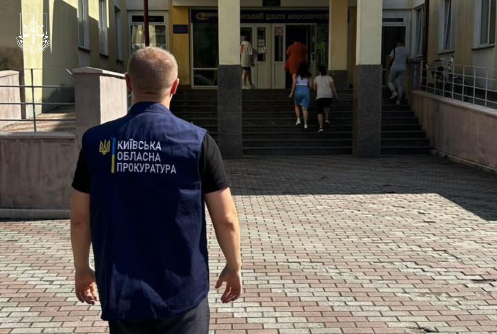 Purchased pharmaceutical products for the hospital at inflated prices and inflicted losses of 1.7 million - officials