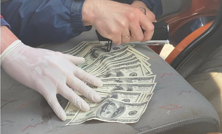 Регулярні побори за ввезення авто в режимі «транзит» – судитимуть прикордонника та двох посередників (ФОТО)