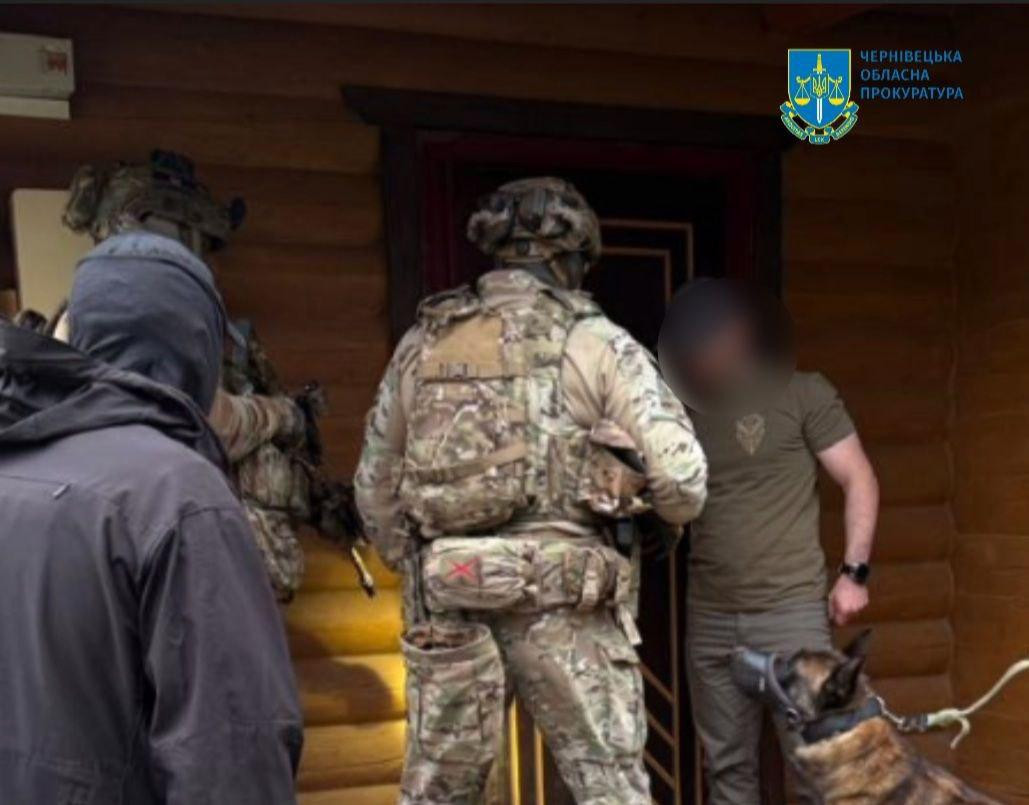 Prosecutors exposed a group of persons in Bukovina who set up an illegal escape channel from the country