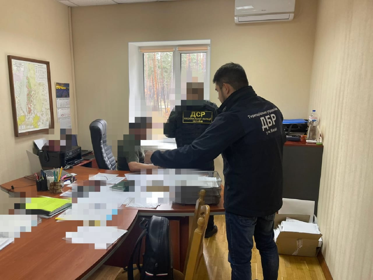 40 тис доларів США за виділення рекреаційної землі – на Київщині викрито посадовця лісового господарства (ФОТО)