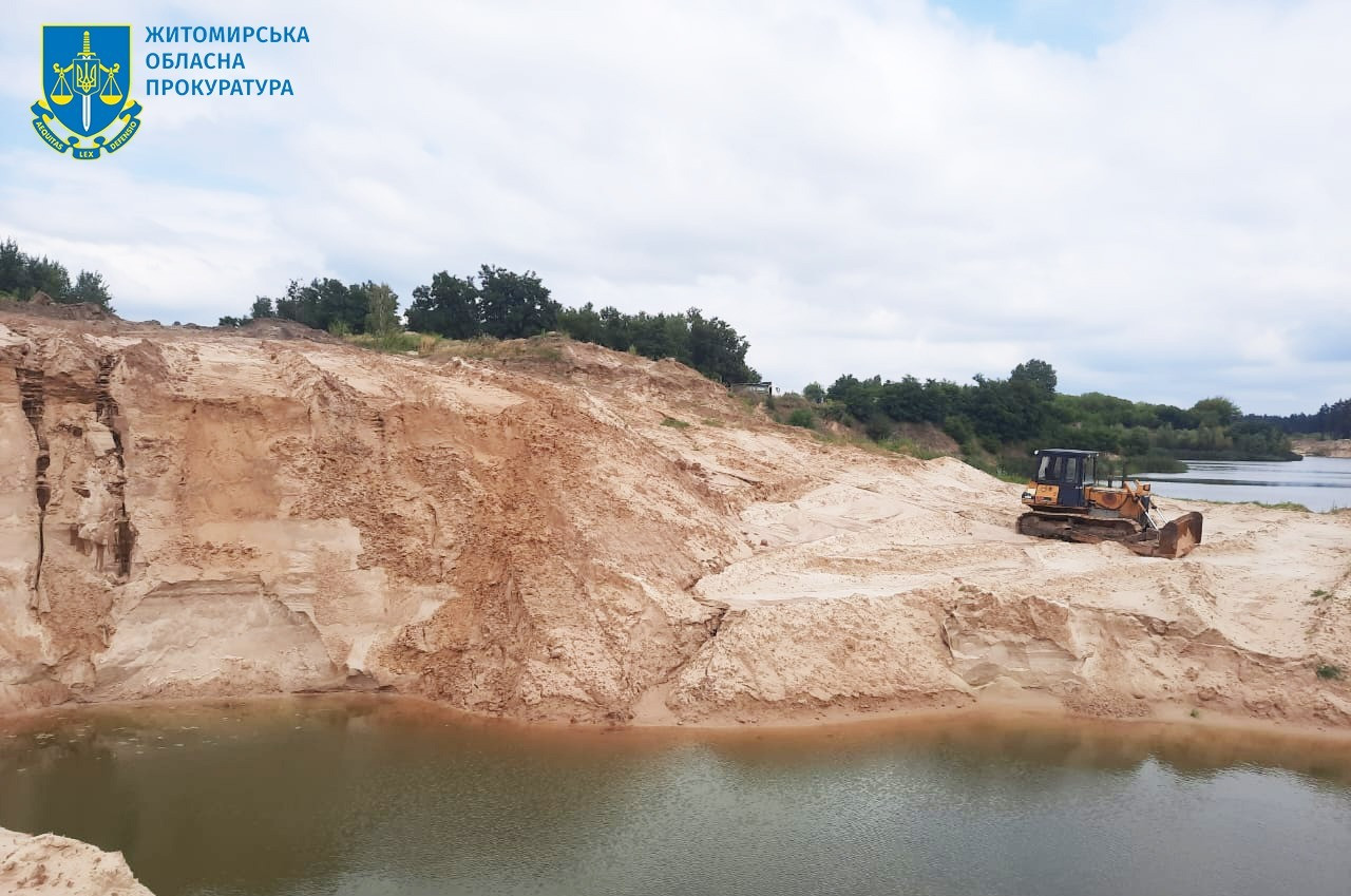 Викрито чотирьох жителів Житомирщини, які незаконно видобували пісок зі збитками довкіллю у понад 21 млн грн