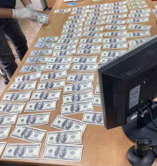 11 тис доларів США за нестворення штучних перешкод у роботі – викрито керівника запорізького управління Держпродспоживслужби (ФОТО)