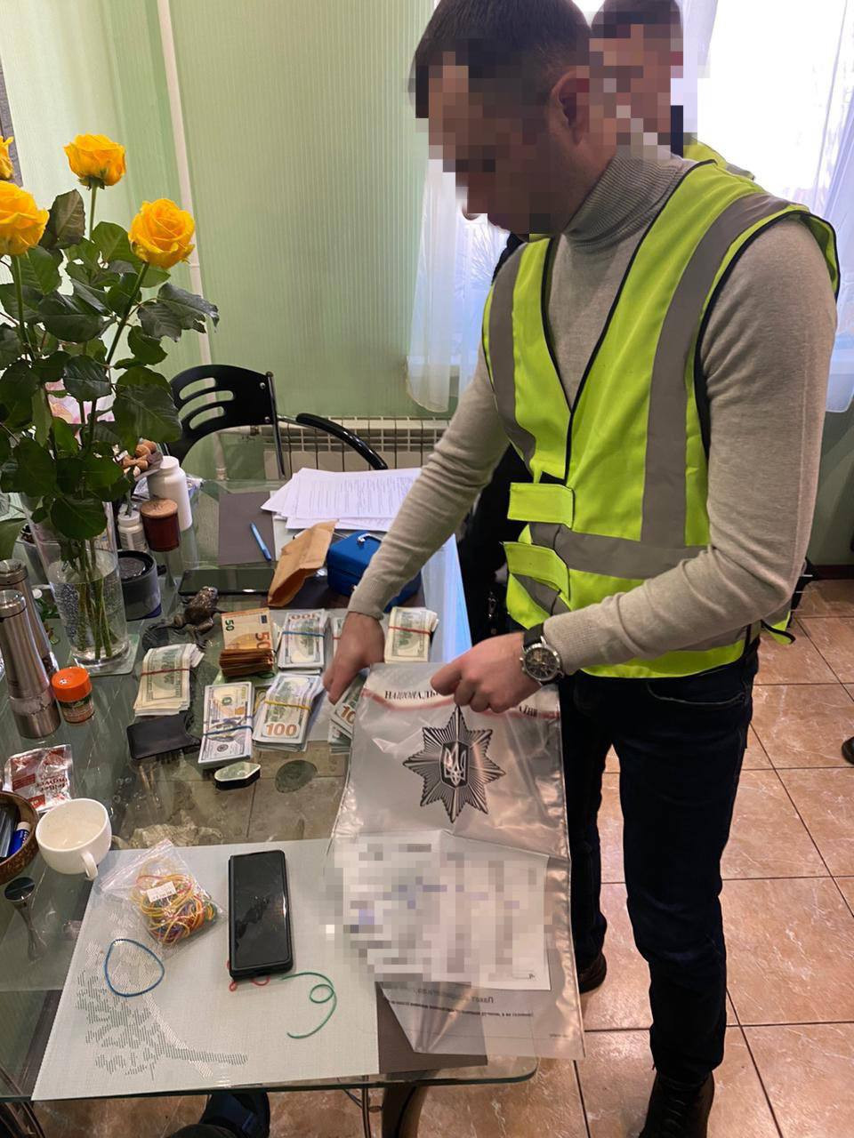 Голові столичної ВЛК повідомлено про підозру у підробленні довідок для виїзду військовозобов’язаних за кордон