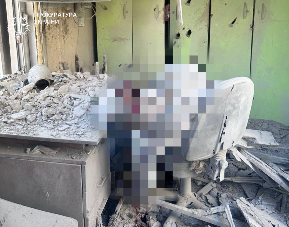 The enemy shelled the center of Kherson. A man died