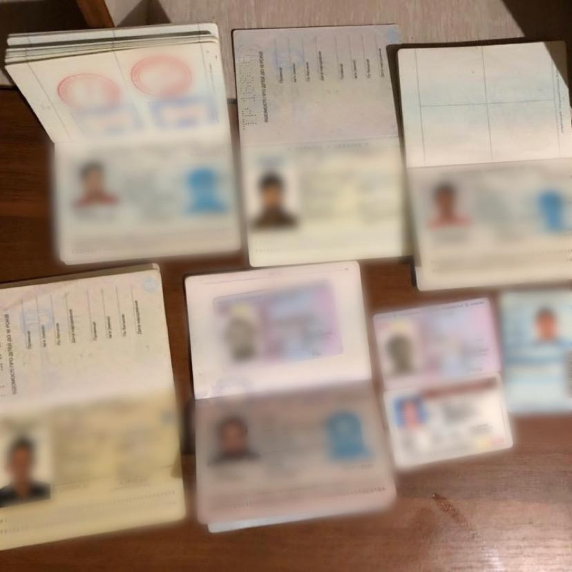 Викрито іноземця, який організував канал нелегального переправлення мігрантів до країн ЄС (ФОТО)