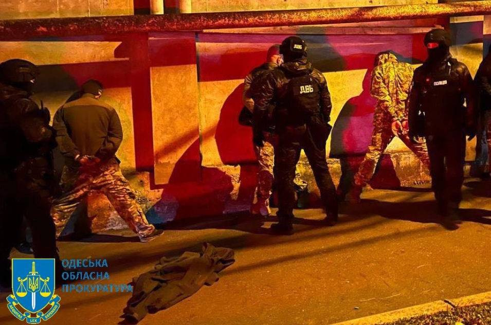 Prosecutors of Odeschyna have achieved 7 years of imprisonment for OCG participants who, under the guise of law enforcement officers and employees of the Tax Code and JV, demanded money from Odessa money