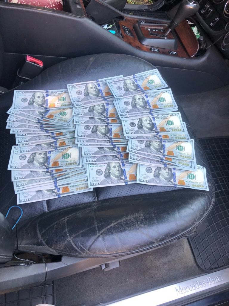 5700 доларів США за відведення землі учасникам ООС – затримано помічника народного депутата України (ФОТО)