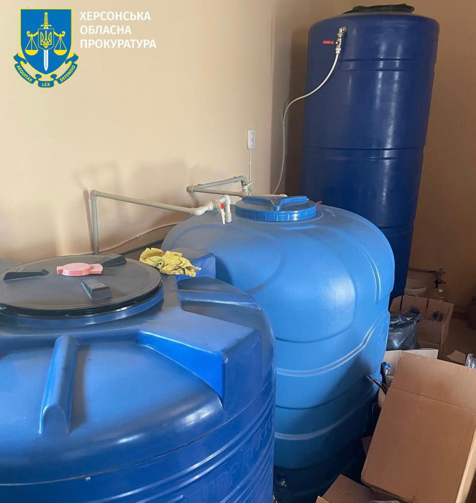 Правоохоронці припинили масове виготовлення та збут сурогатного алкоголю на Херсонщині - вилучено понад 15 тисяч літрів спиртного