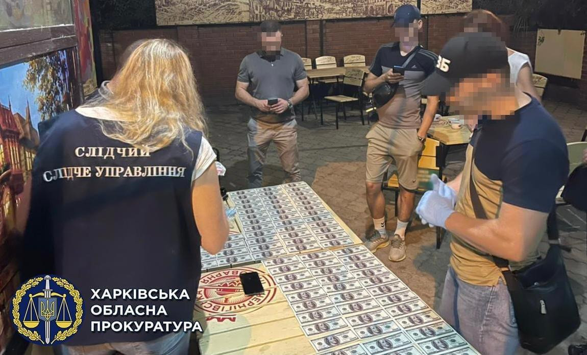 Вимагання 15 000 доларів США з погрозами насильства у колишньої співмешканки – громадянину повідомлено про підозру (ФОТО)