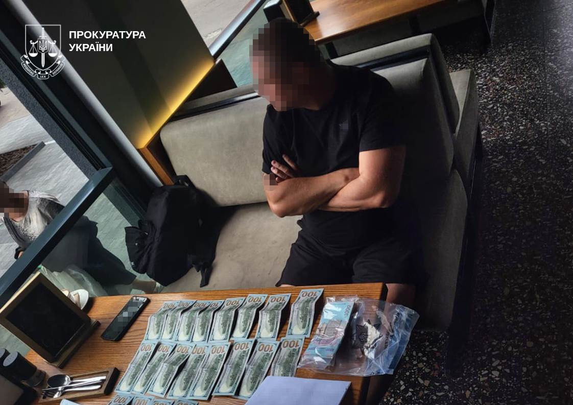 $ 10,000 for the transfer of the military through the state border - reported suspicion to the organizer of the scheme