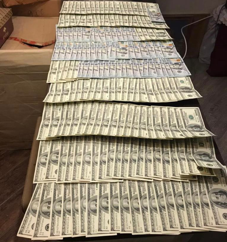 4 тис доларів США за безперешкодне перевезення зерна – викрито митника