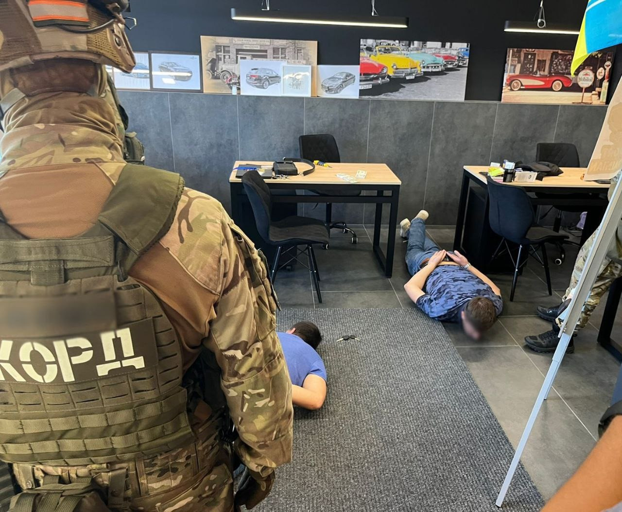 Продаж призначених для армії авто – на Прикарпатті під час реалізації гумдопомоги викрито працівників благодійної організації