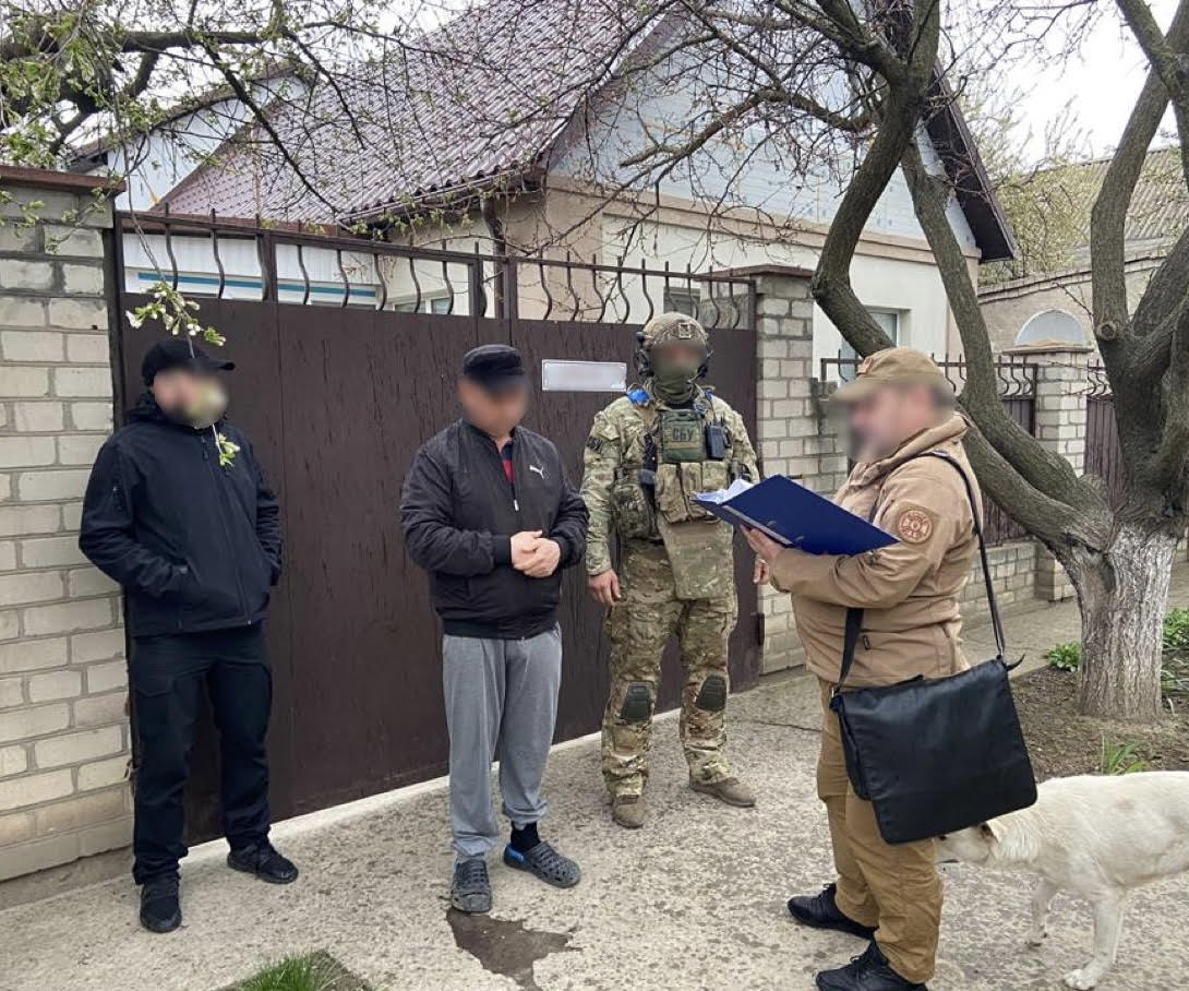 Забезпечив переміщення через залізничний вокзал бронепотягів з військовослужбовцями рф – затримано жителя Херсону